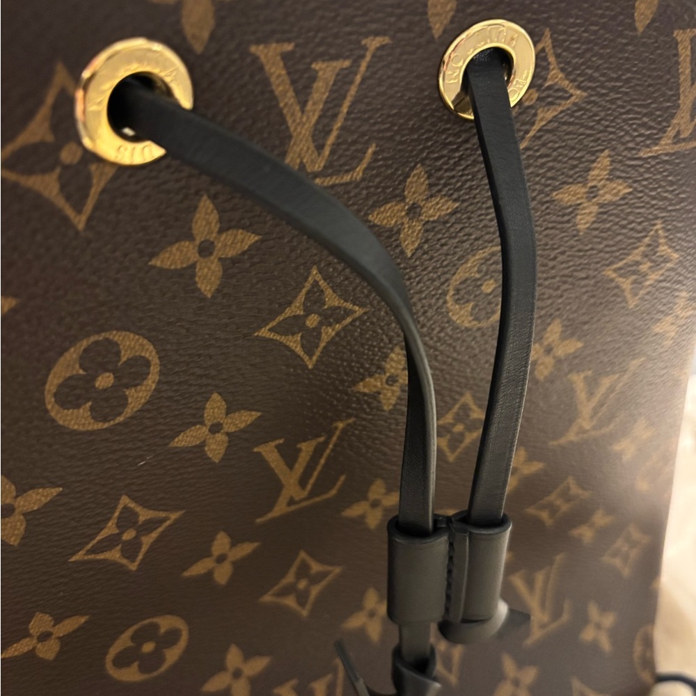 Louis Vuitton NéoNoé MM bag - Picture 10 of 13